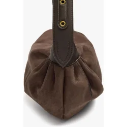 Bolso de hombro alargado con flecos decorativos y cierre de cremallera en liso