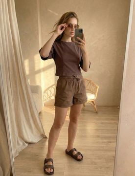 T-shirt basic in cotone - marrone scuro