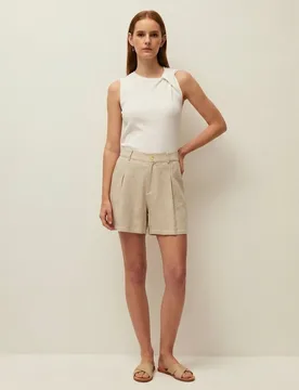 Short de lino de mujer con pinzas delanteras y goma en la espalda - System Action - FashionsVida