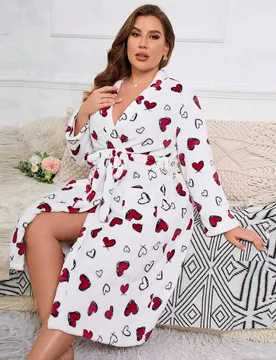 Bata larga con estampado de corazones de franela, talla grande, con mangas regulares, cinturón y bolsillos, suave y cálida para otoño e invierno - Shein - FashionsVida