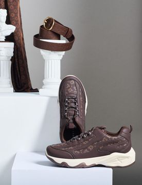Sneakers in similpelle con monogramma - marrone scuro