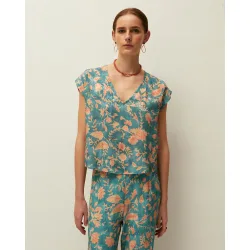 Camisa de mujer con cuello pico y manga corta, con estampado floral