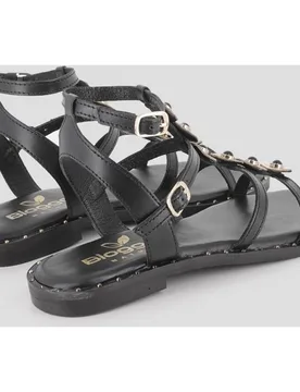 Sandalias romanas de mujer de piel con herrajes - Blogger - FashionsVida
