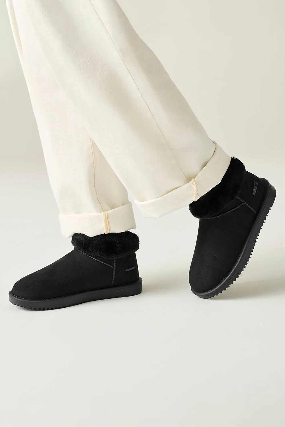 Women's Waterproof Risley Short Borg Boots in Black Size: 4 - Black - Size: 4 - Regatta - FashionsVida