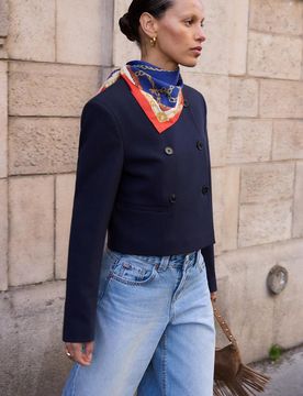 Kurzer Blazer mit Rundausschnitt Marineblau M