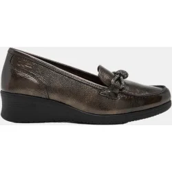 Mocasin de mujer en charol con cuña
