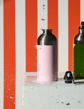 Bottiglia in metallo con moschettone - rosa