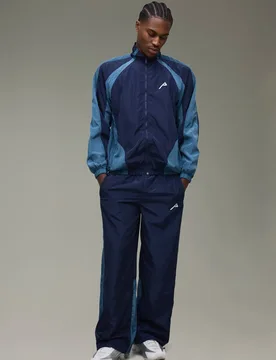 Herren Trainingsanzug aus Nylon mit Stehkragen-Jacke & entspannter Jogginghose Navy Größe Medium - boohooMAN - FashionsVida