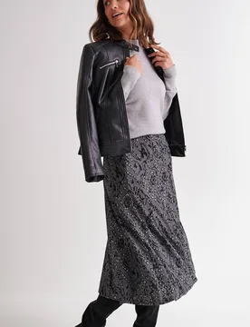 Women's Shimmer Jacquard Pull On Skirt in Black Size: 20 - Black - Size: 20 - Anna Rose - FashionsVida