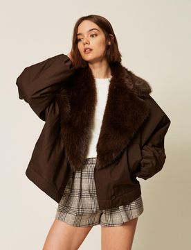 Blouson en gabardine avec col en fausse fourrure