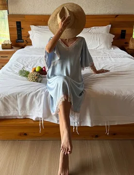 Camisón de pijama de verano para mujer con encaje, patchwork de satén, mangas con volantes y escote en V profundo - Shein - FashionsVida