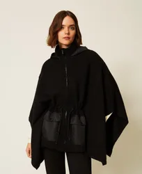 Poncho en maille avec capuche