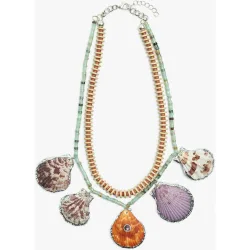 Collar corto con cuentas y maxi conchas decorativas