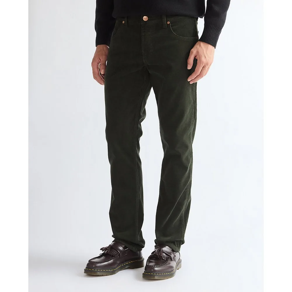 Pantalones greensboro de hombre de corte regular - Wrangler - FashionsVida