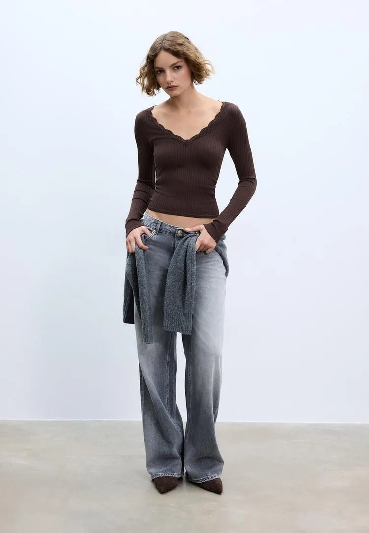 Nahtloses Spitzen-T-Shirt Braun L - Stradivarius - FashionsVida