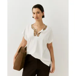 Camiseta de mujer bordada bolitas
