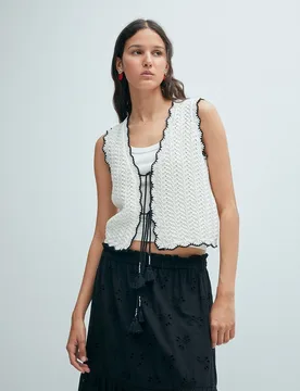 Sfera - Chaleco contraste pompom - Sfera - FashionsVida