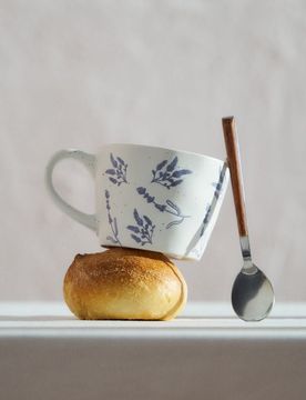 Tazza in ceramica con motivo vegetale - lavanda