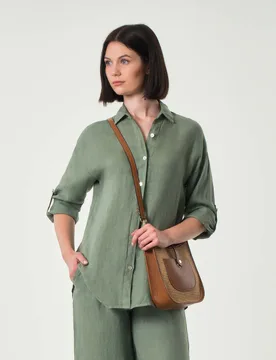 Camicia verde salvia in puro lino taglio uomo con maniche arrotolate - Hlo! - FashionsVida
