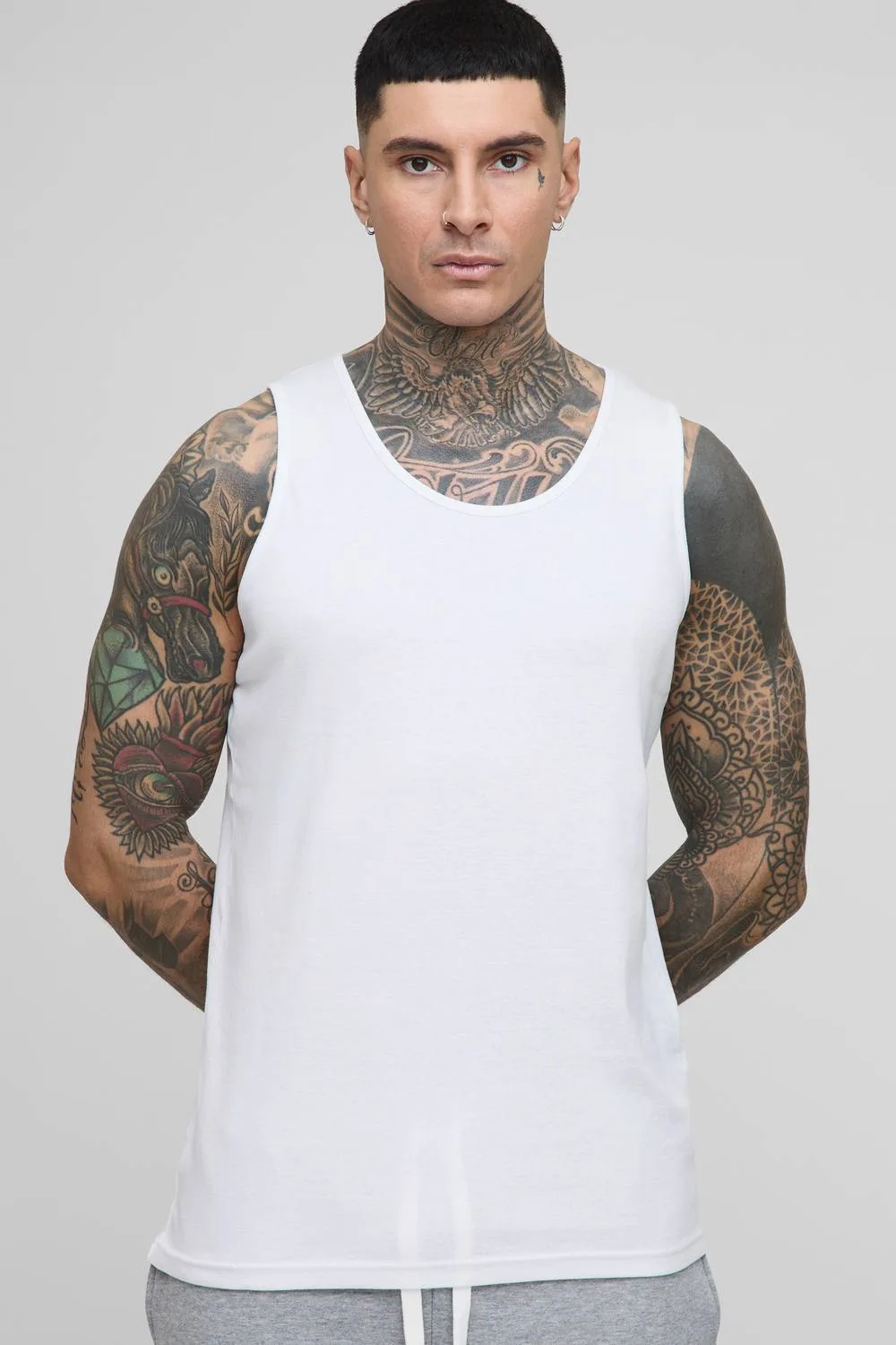 Herren Tall Regular Fit Basic Geripptes Unterhemd White Größe XL - boohooMAN - FashionsVida