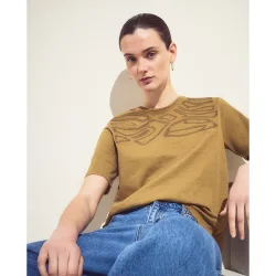 Camiseta de mujer de manga corta con bordado en escote