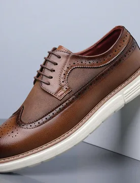 Par de zapatos casuales de negocios para hombre con punta puntiaguda, detalle de brogue, parte superior de PU, suela de EVA, tacón plano cómodo, ade - Shein - FashionsVida