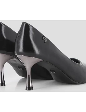 Zapatos de salón de mujer con tacón fino y puntera afilada - Blogger - FashionsVida