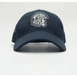 Gorra de hombre con logo y rejilla