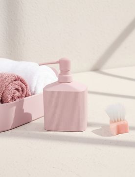 Dispenser per sapone con pareti scanalate - rosa pastello