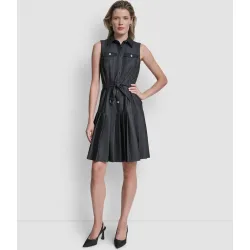 Vestido corto con detalle de pinzas