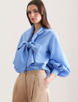 Schalkragenbluse mit Volumenärmel aus Viskose Mix Blau 44