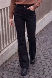 Women's Pocket Stretch Flare Jeans in Black Size: 16 - Black - Size: 16