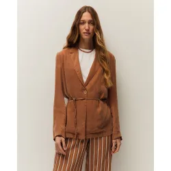 Blazer fluido de mujer en tejido de cupro y cinturón