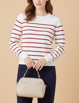 Maglione a righe con bottoni decorativi sulle spalle - rosso