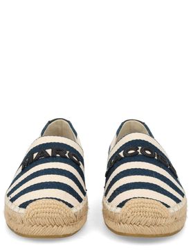 Chic Flats for Women