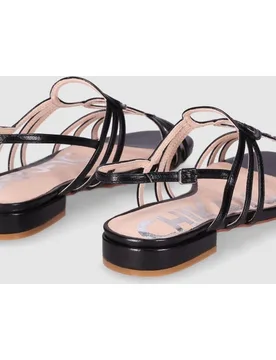 Sandalias de tacón bajo de mujer con tiras entrelazadas simétricas y cierre de hebilla al talón - Chika10 - FashionsVida