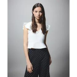 Top liso con cuello pico de mujer