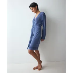 Bata con detalles de ribete de encaje tejido de modal Tencel