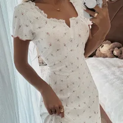 Camisón mini ajustado con encaje jacquard y floral para mujeres