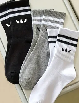 Pares de calcetines medianos a la pantorrilla con rayas y de unicolor para hombres, calcetines para parejas, cómodos y transpirables para uso casual - Shein - FashionsVida