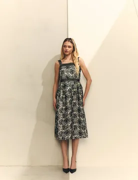 Vestido midi de tirantes con bordado en y crudo - Hannibal Laguna Collection - FashionsVida