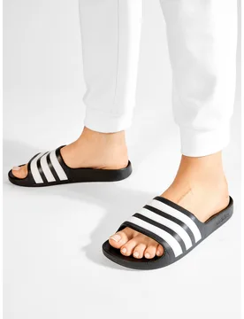 Pantoletten adilette Aqua K F35556 Schwarz 28 unisex - Adidas - FashionsVida