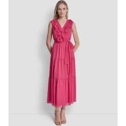 Vestido con detalle en el escote