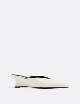 Keil-Mules in Kunstlederoptik NATUR 41 - Stradivarius - FashionsVida