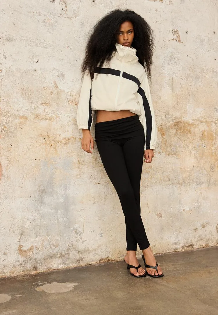 Technische Windjacke Schwarz XS - Stradivarius - FashionsVida