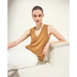 Camiseta de mujer sin mangas y cuello pico