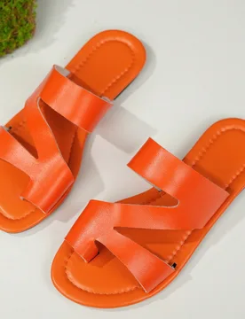 Nuevas sandalias planas tipo slide de mujer, elegantes, de nicho, de alta gama, para vacaciones y playa, estilo casual de moda, con acolchado suave, l - Shein - FashionsVida