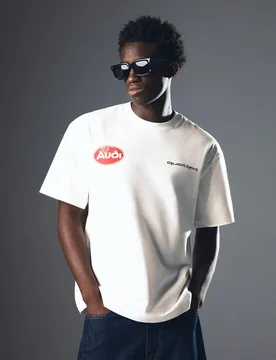 T-Shirt Relaxed Fit Audi M Blanc Cassé - Bershka - FashionsVida