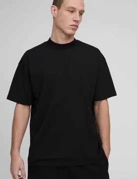 Herren Basic Oversized T-Shirt mit verlängertem Ausschnitt Black Größe XS - boohooMAN - FashionsVida