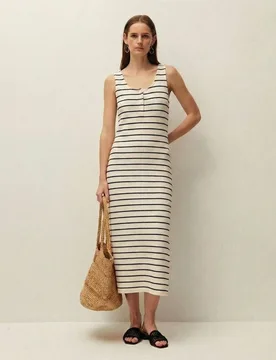 Vestido midi de rayas con cuello redondo y tirantes - System Action - FashionsVida